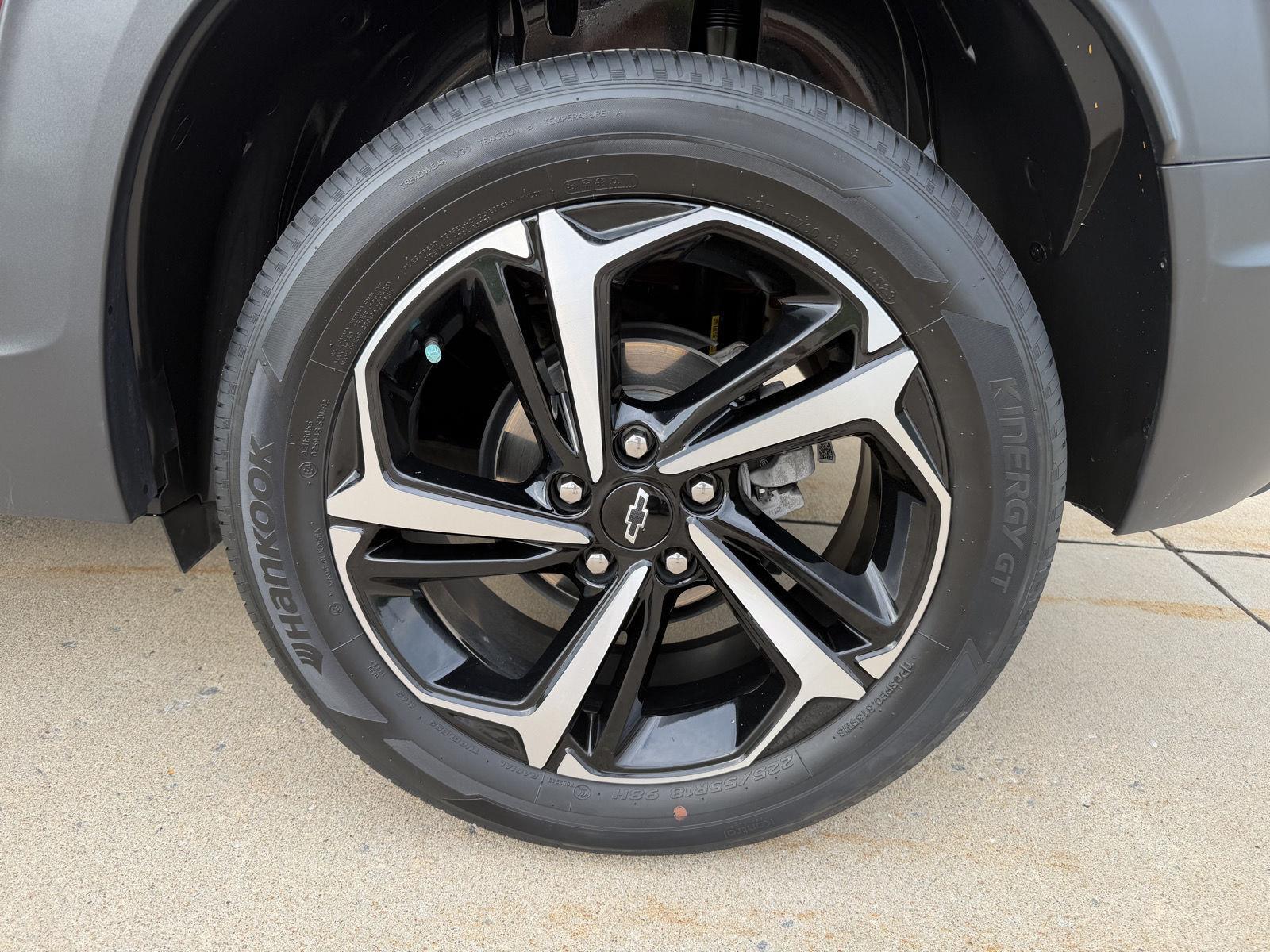 Vehicle photo 9