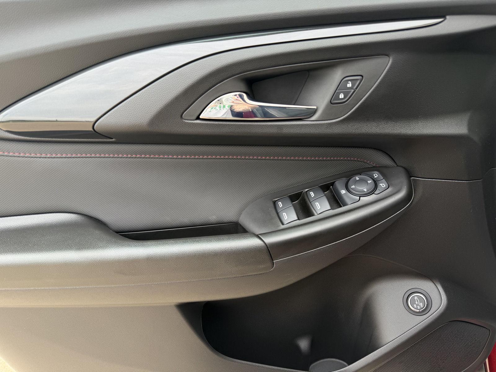 Vehicle photo 11