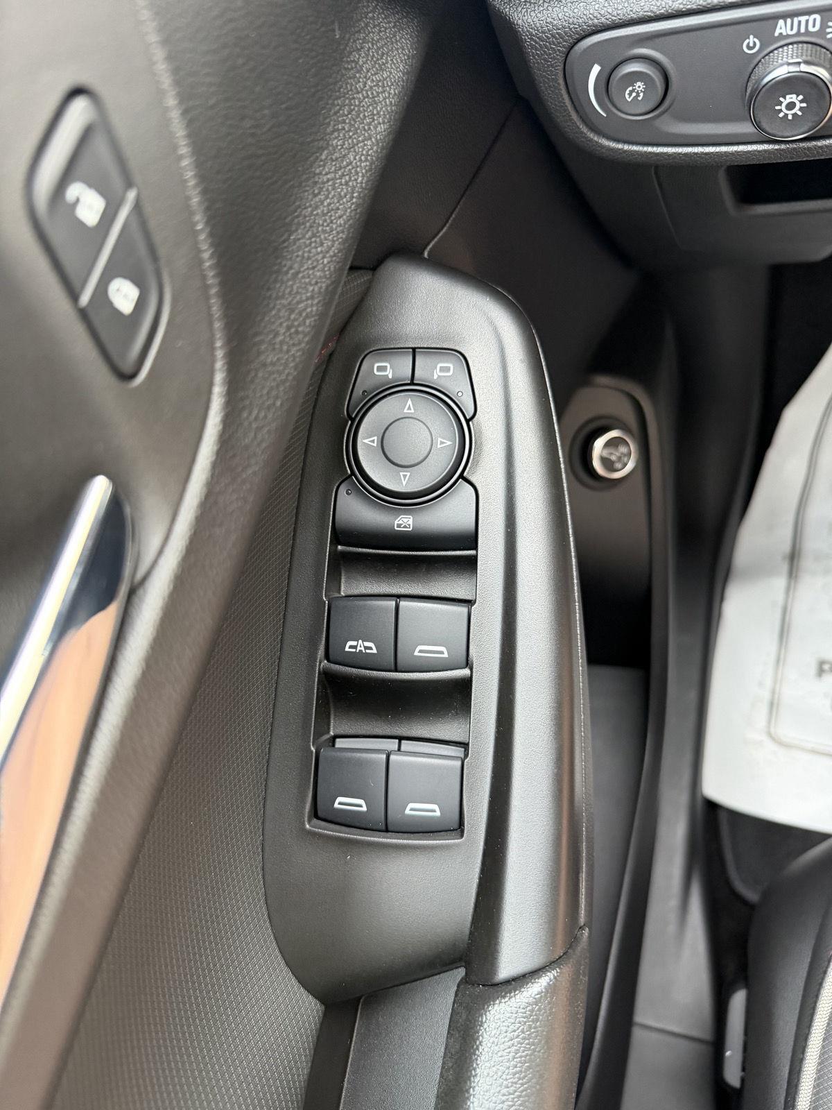 Vehicle photo 12