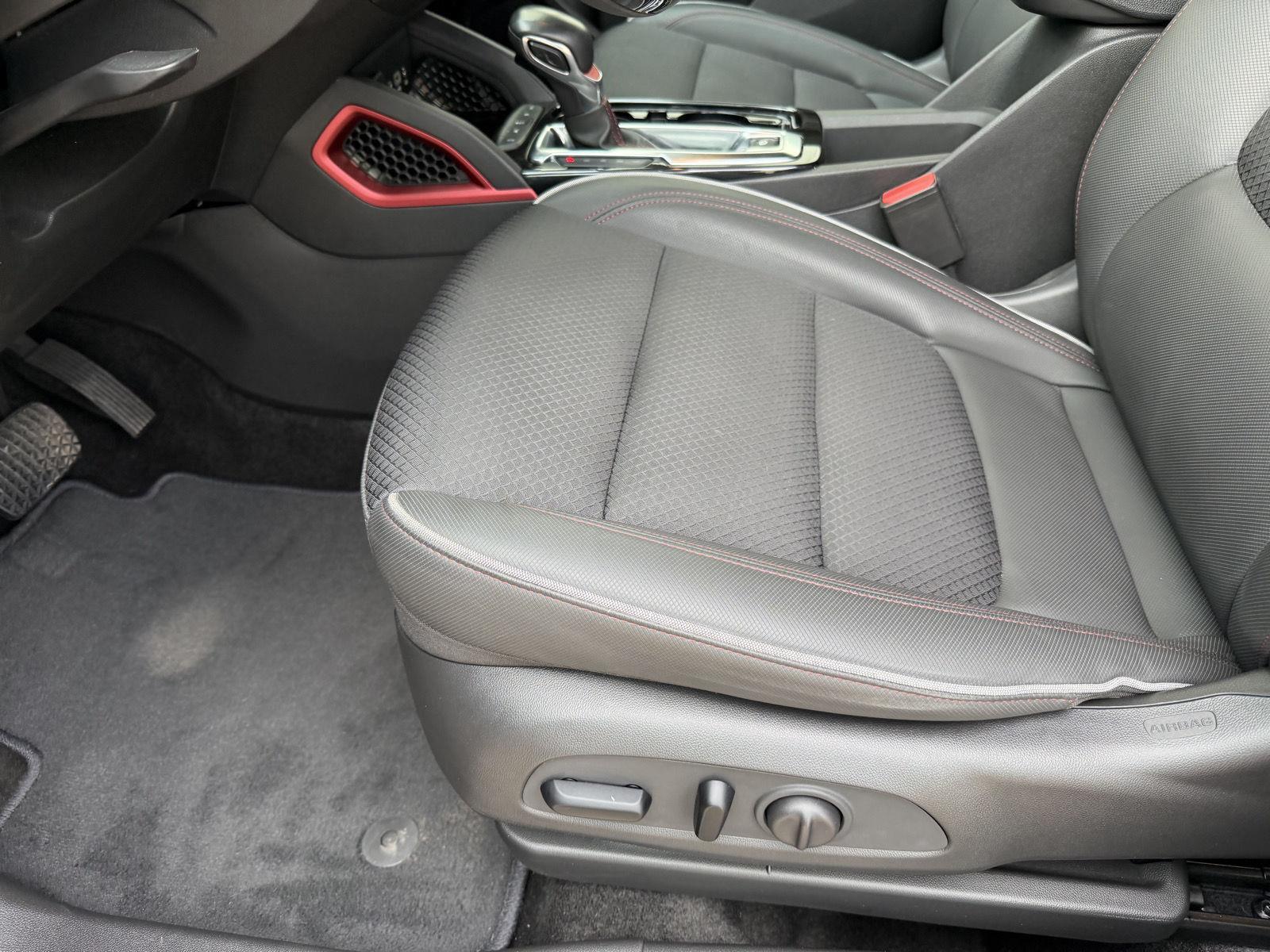 Vehicle photo 13