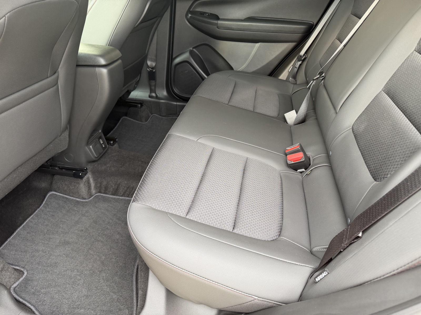 Vehicle photo 16