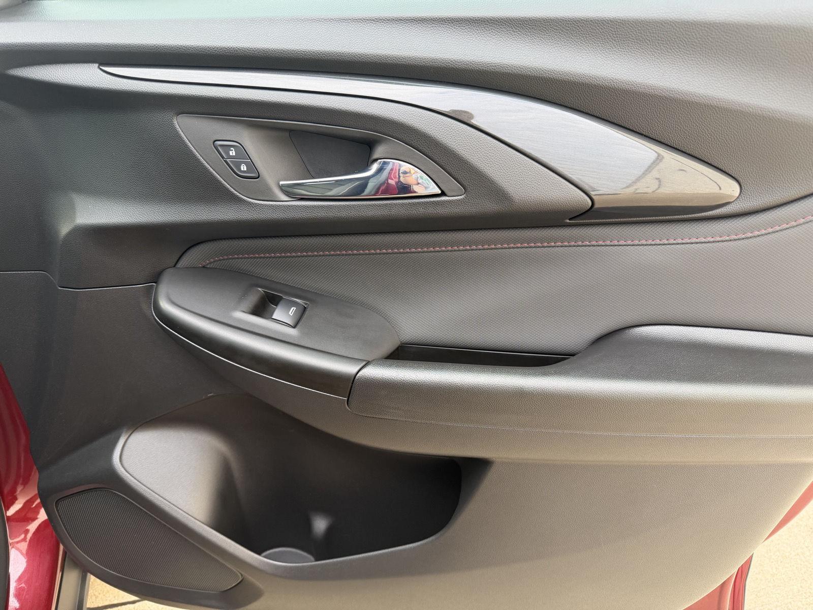 Vehicle photo 17