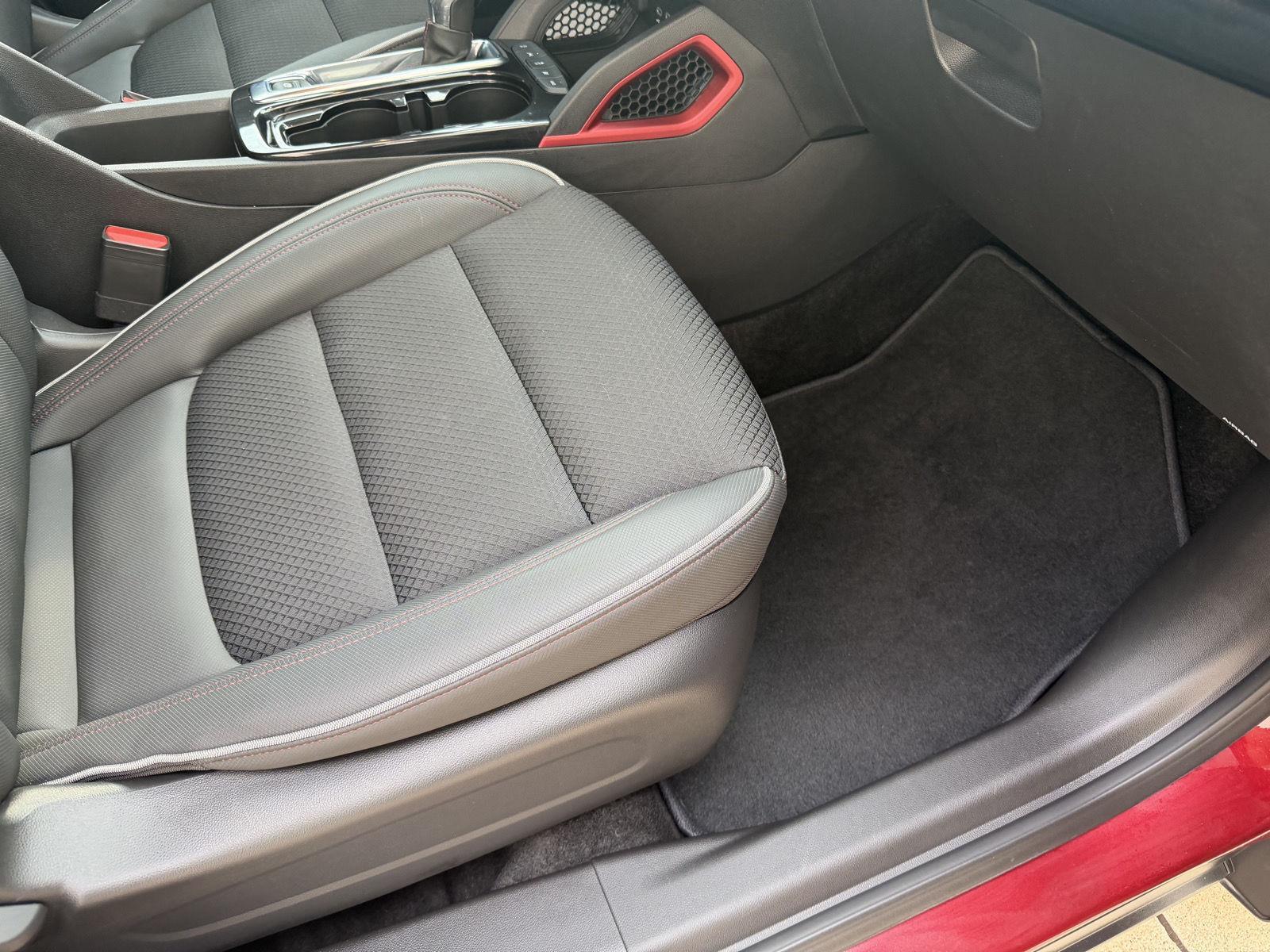 Vehicle photo 18