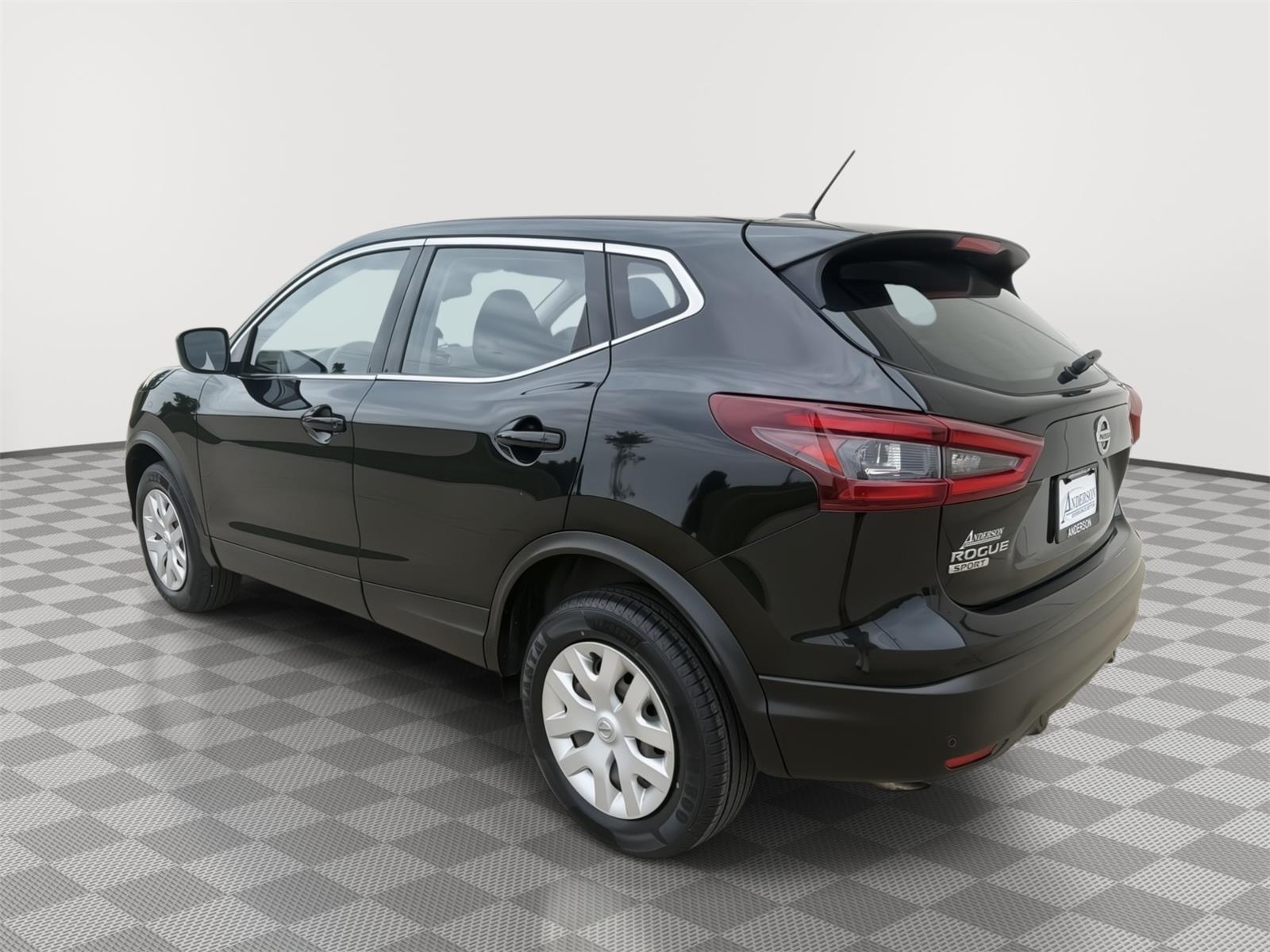 Vehicle photo 7