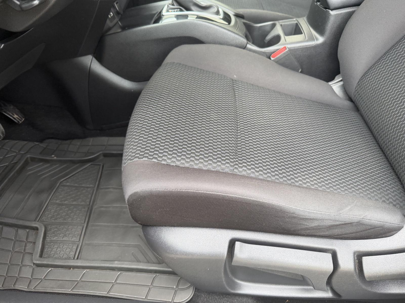 Vehicle photo 11