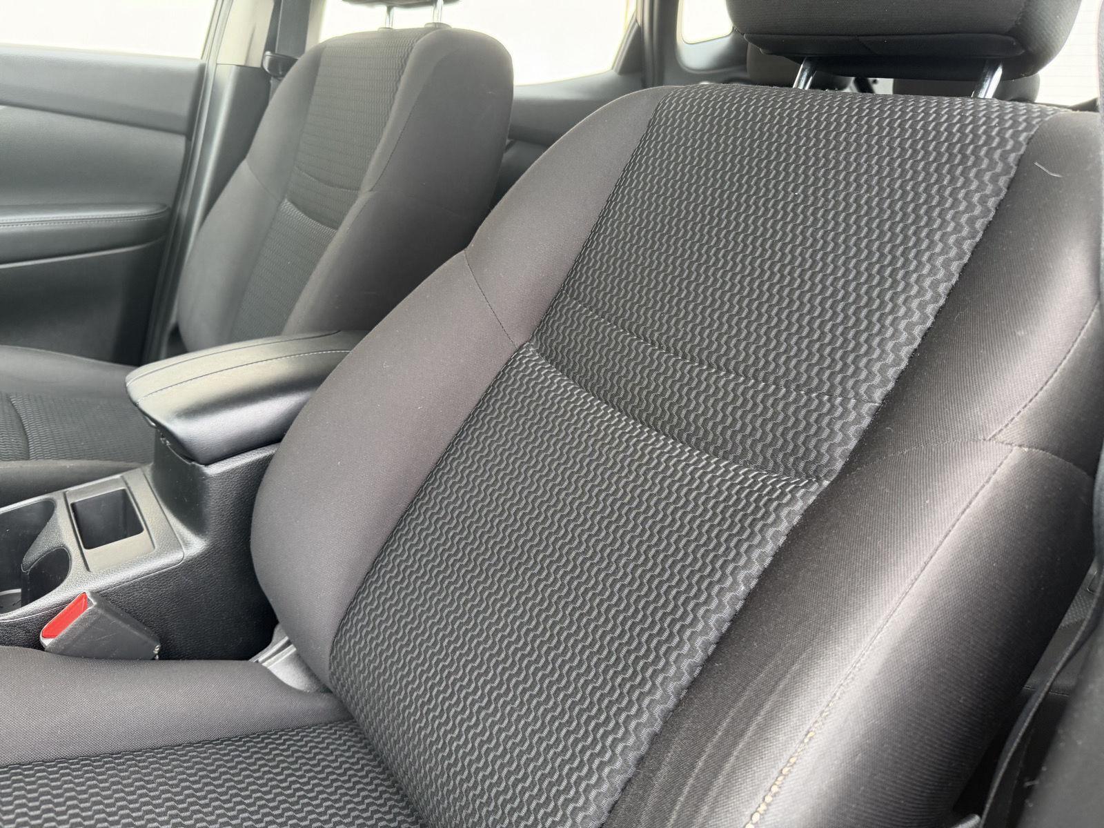Vehicle photo 12