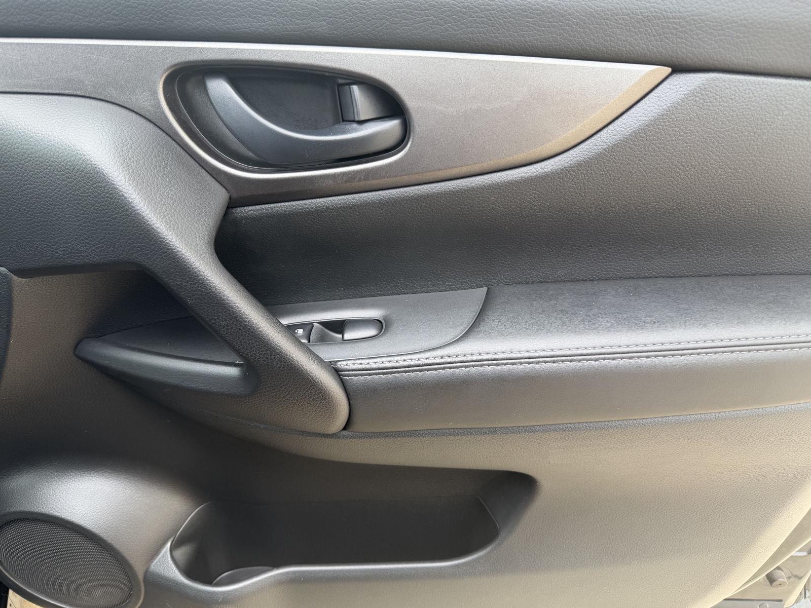 Vehicle photo 15