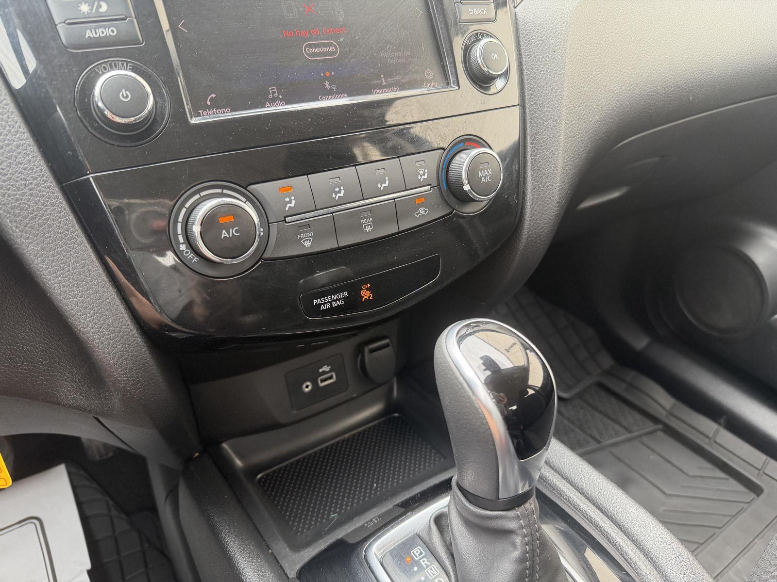 Vehicle photo 23
