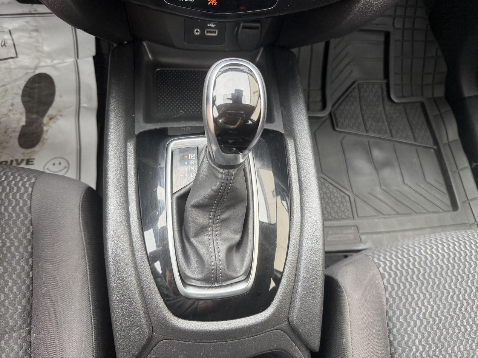 Vehicle photo 24