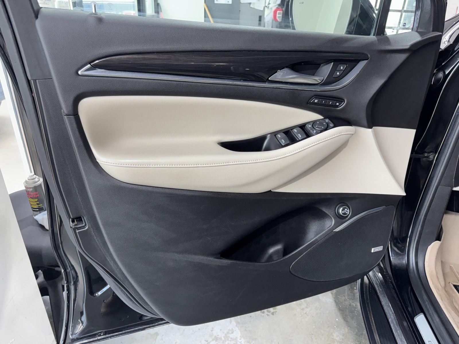 Vehicle photo 17