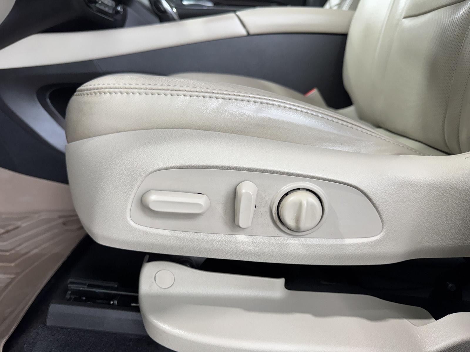 Vehicle photo 19