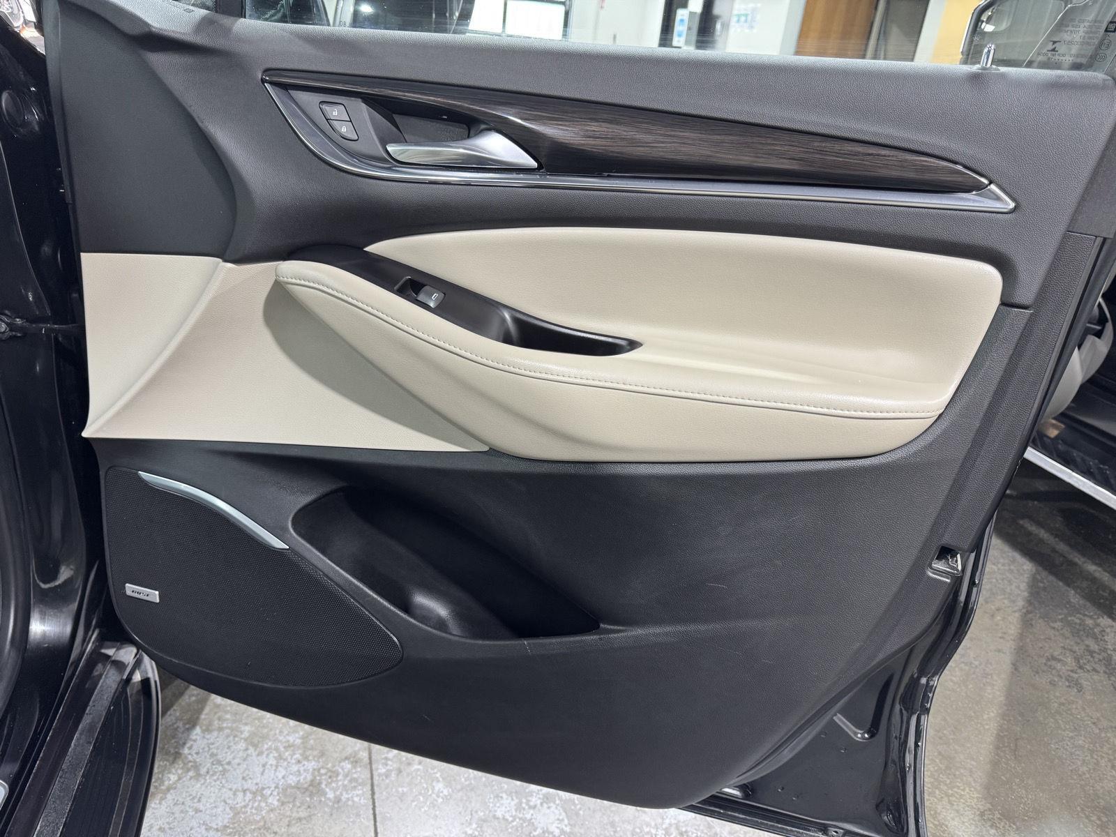 Vehicle photo 22
