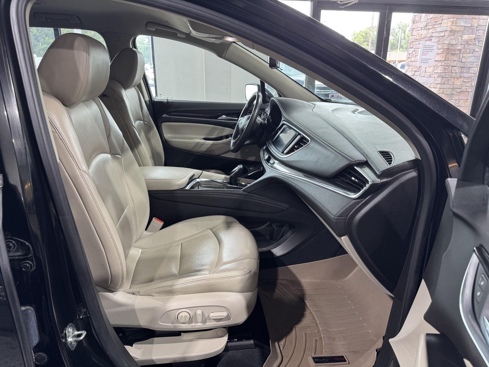 Vehicle photo 23