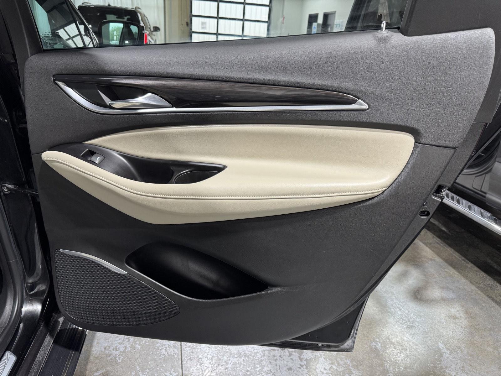 Vehicle photo 24