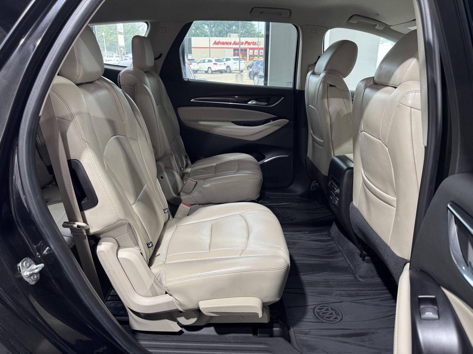 Vehicle photo 25