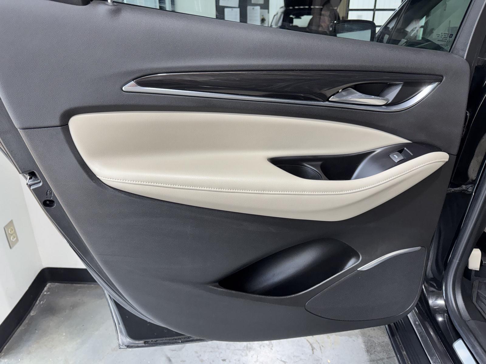 Vehicle photo 27