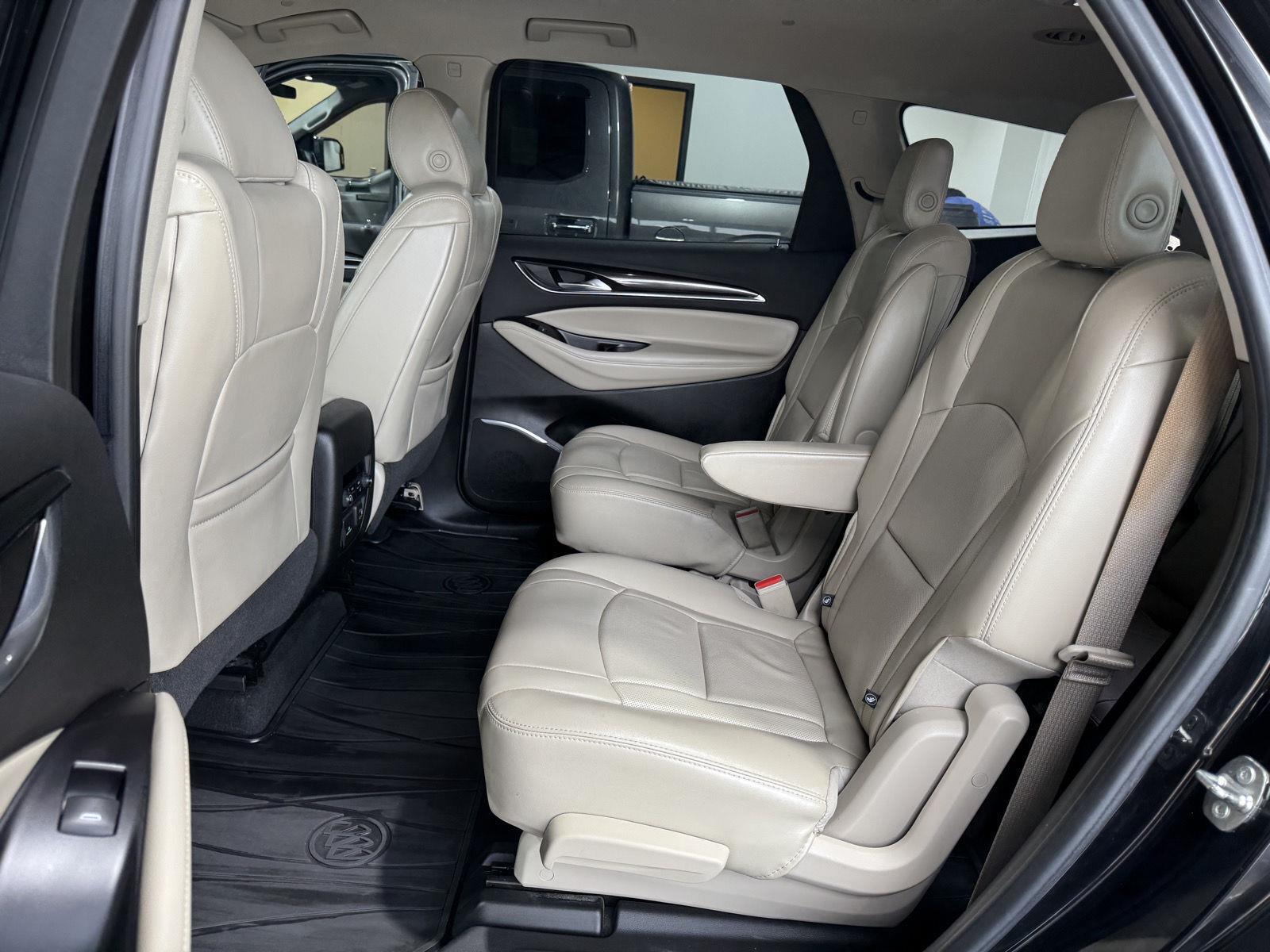 Vehicle photo 28