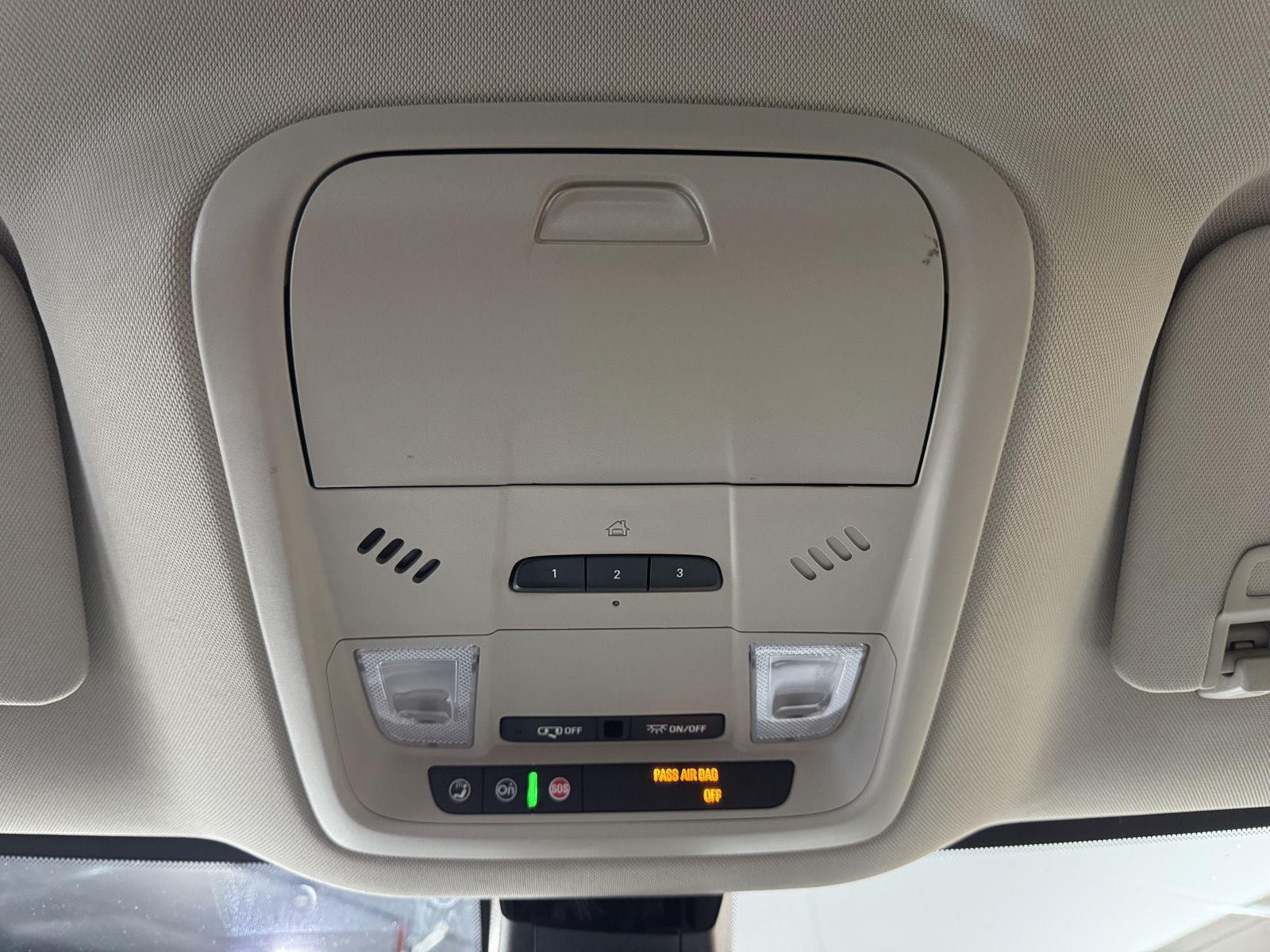 Vehicle photo 30