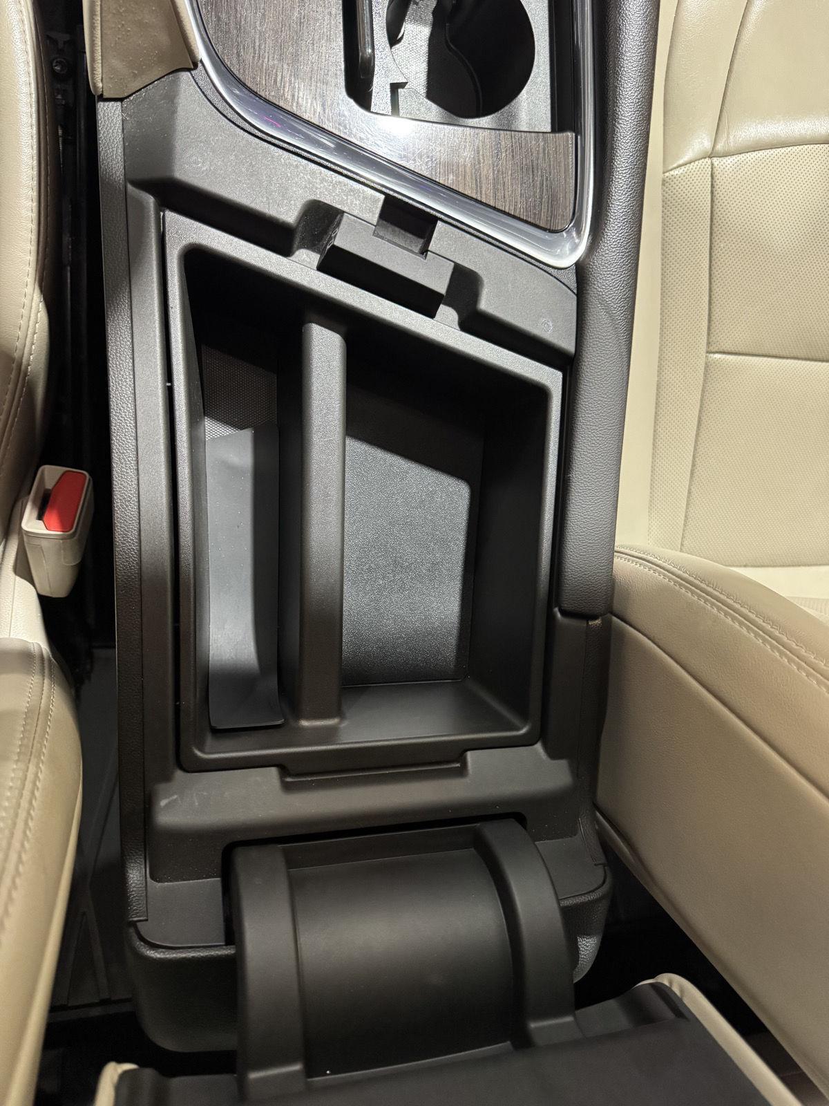 Vehicle photo 37