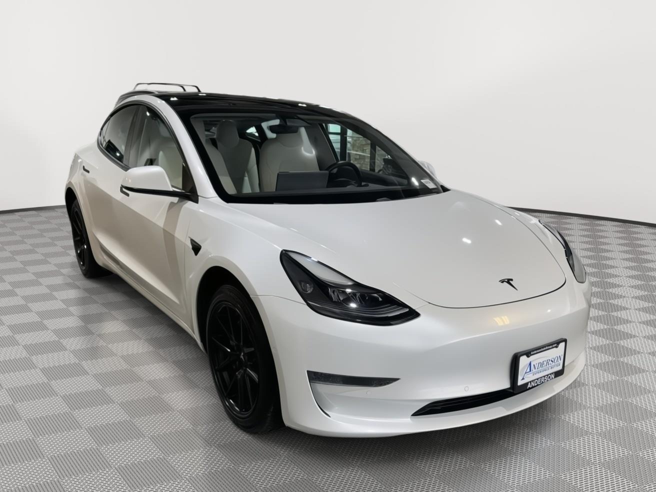 Vehicle photo 5