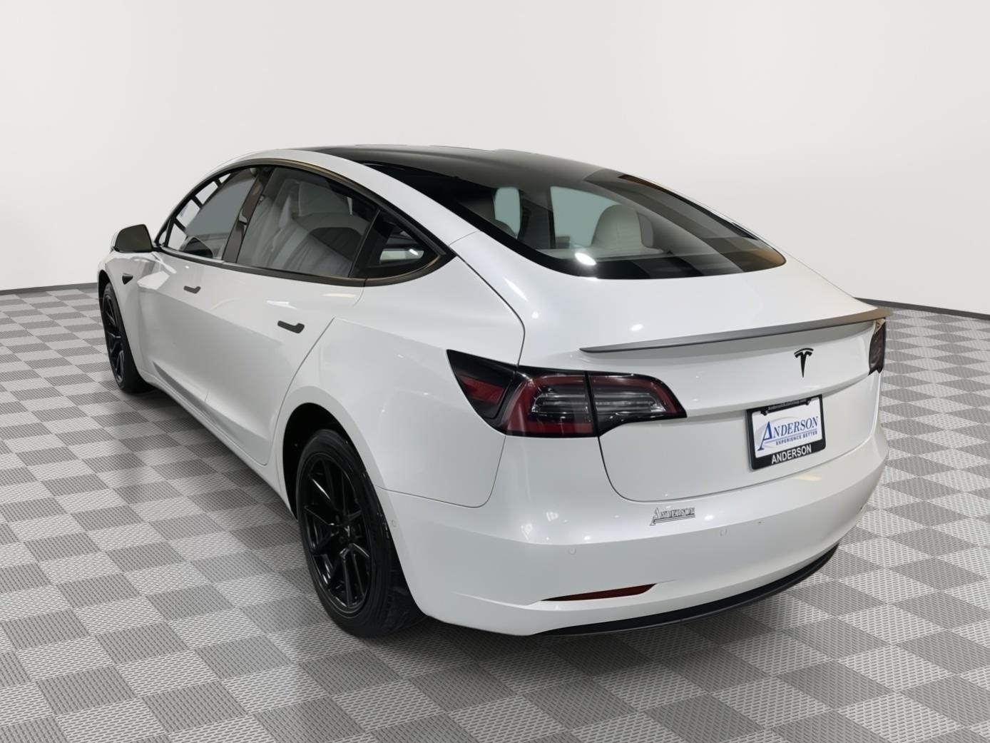 Vehicle photo 9
