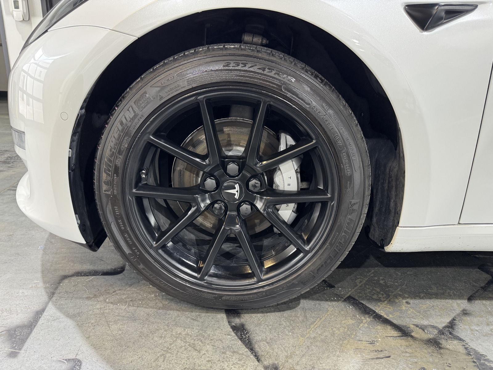 Vehicle photo 10