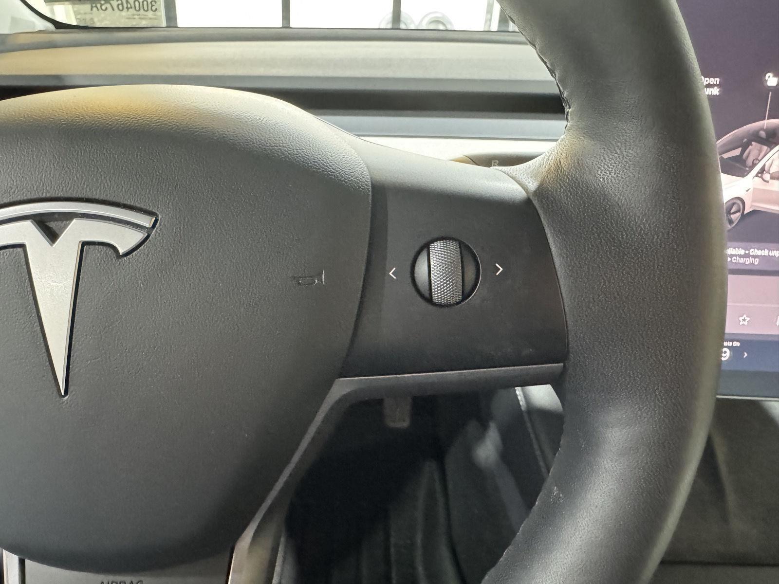 Vehicle photo 15