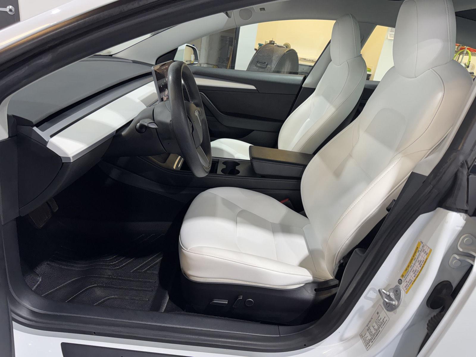 Vehicle photo 17