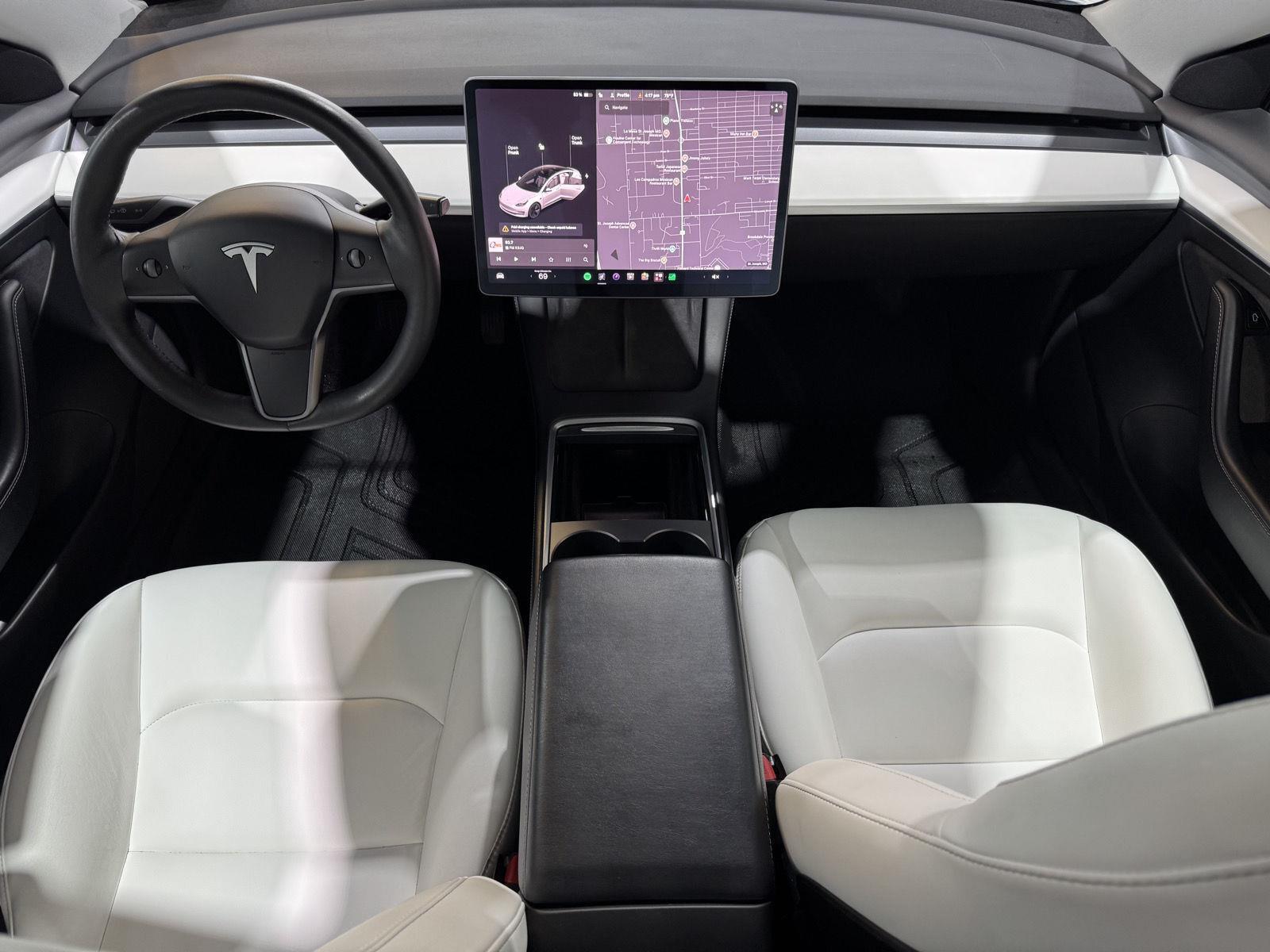 Vehicle photo 18