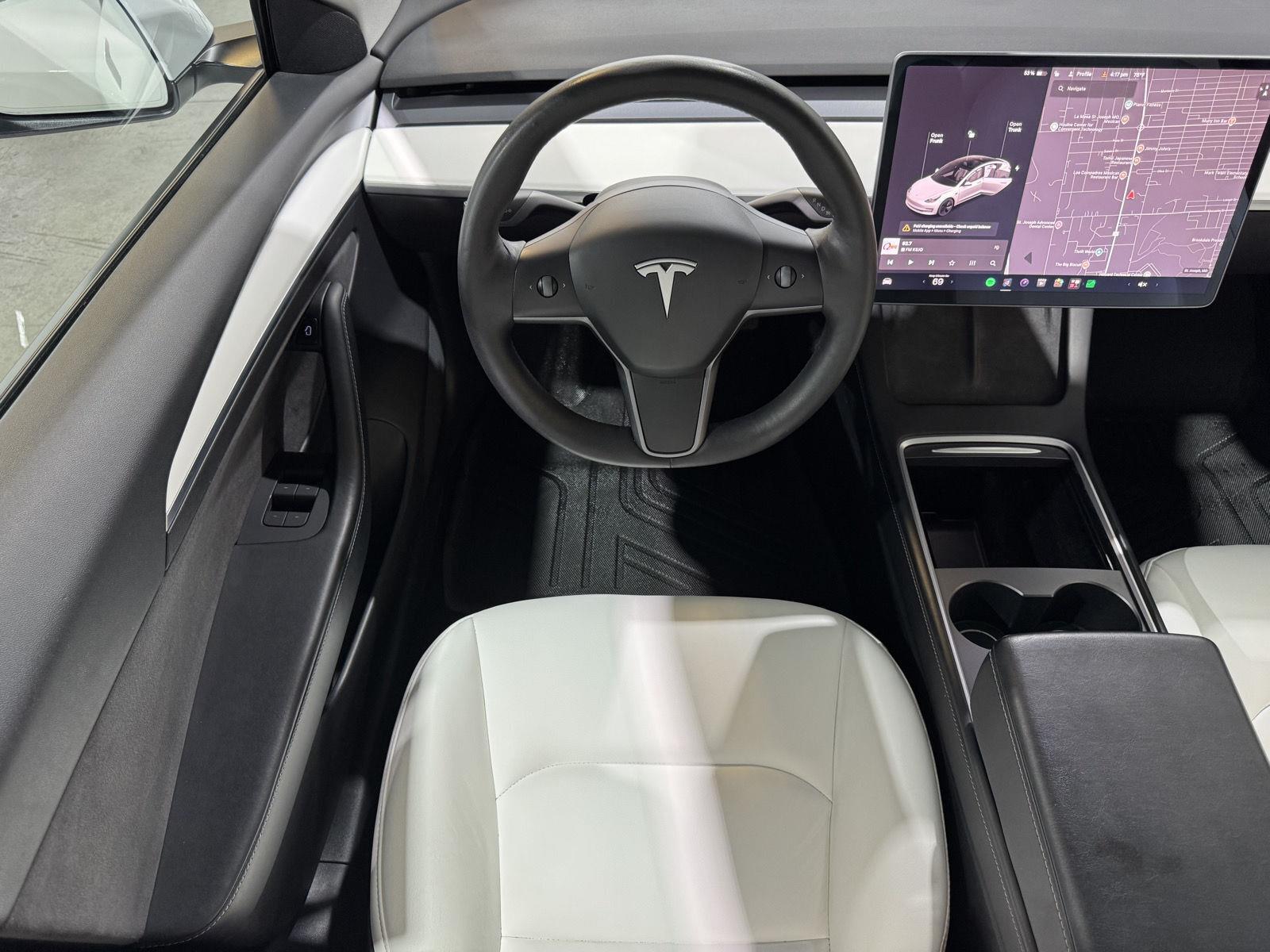 Vehicle photo 19