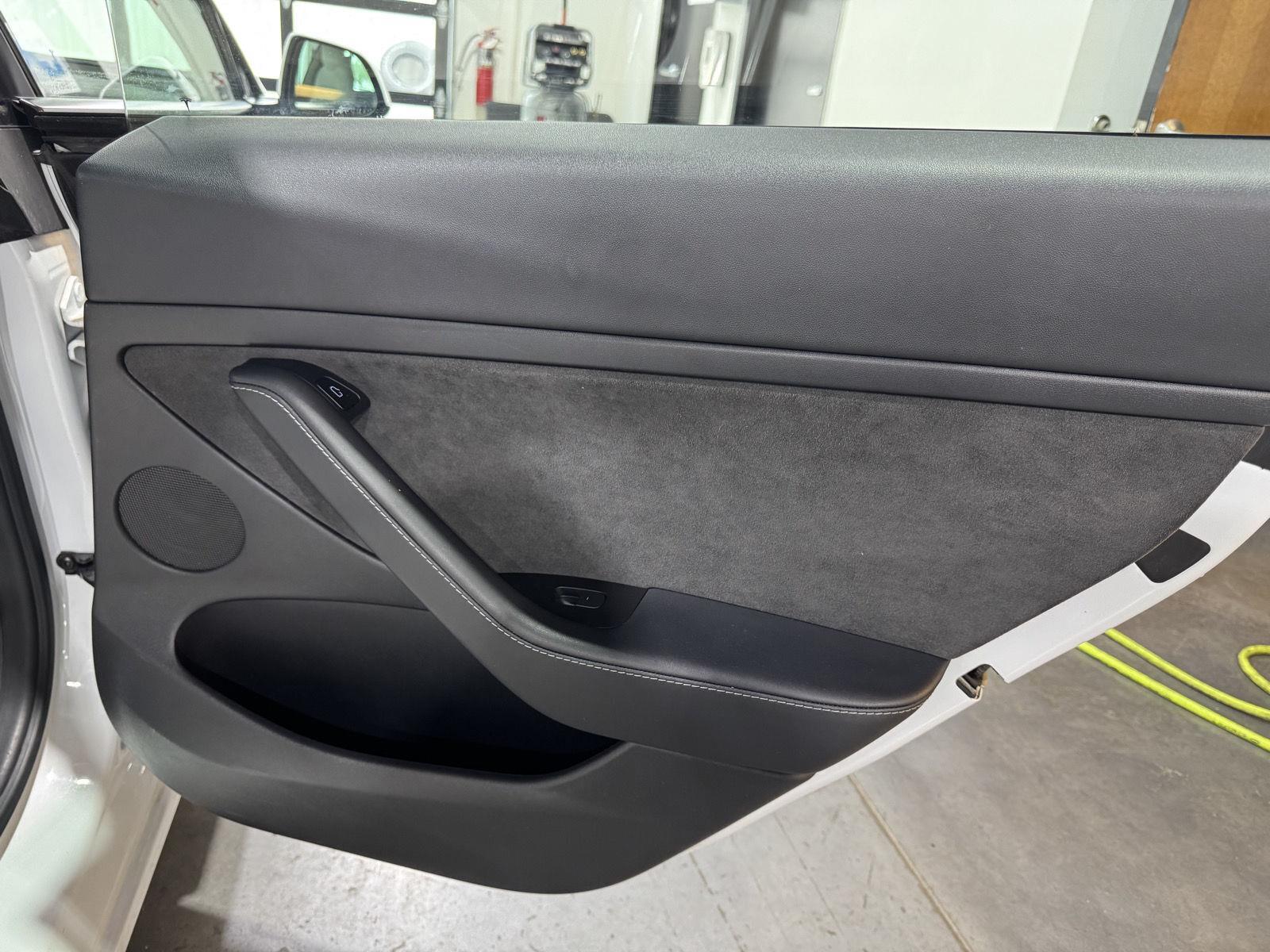 Vehicle photo 22