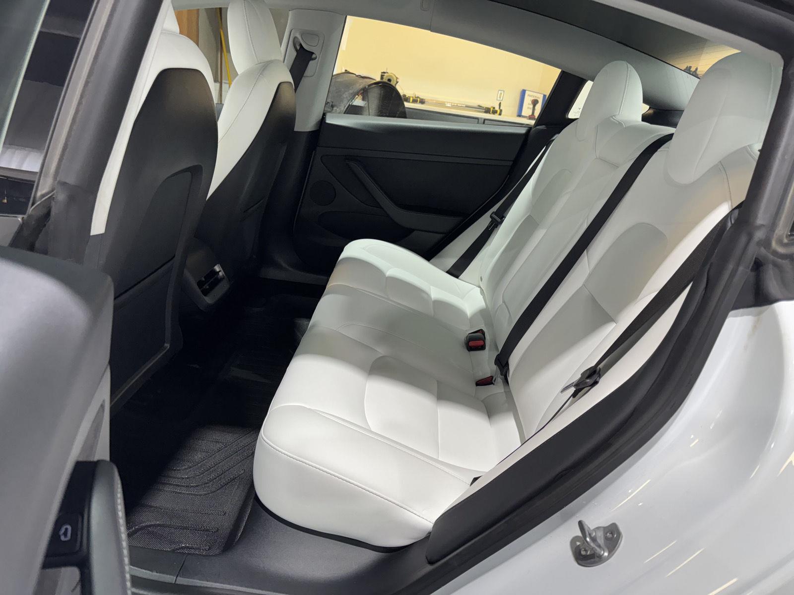 Vehicle photo 25