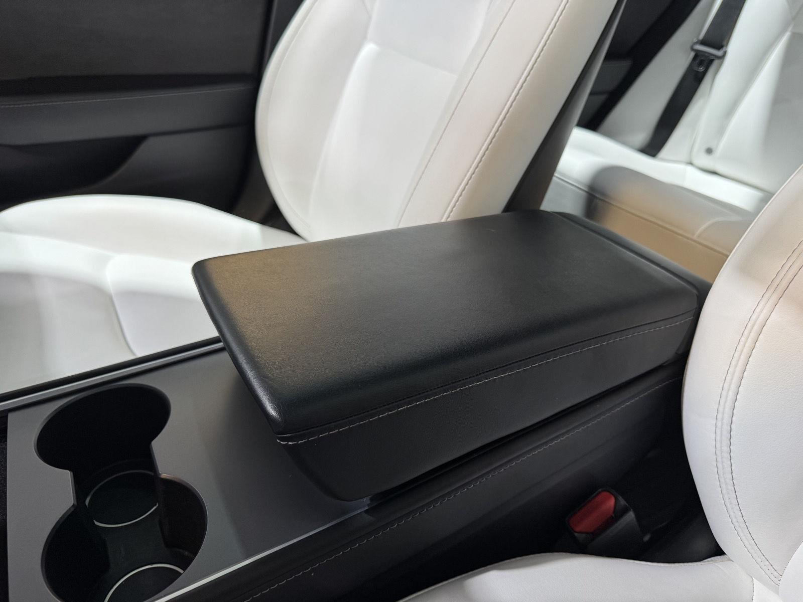 Vehicle photo 30