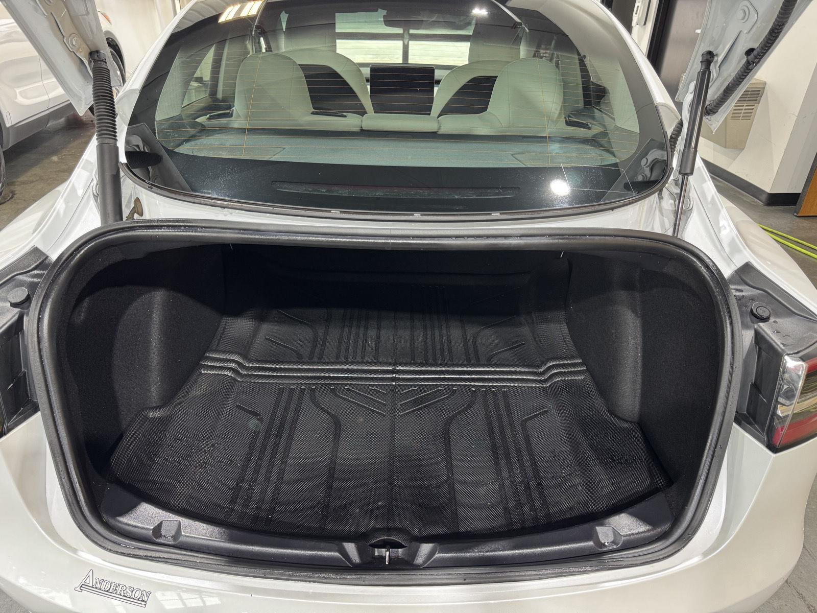 Vehicle photo 37