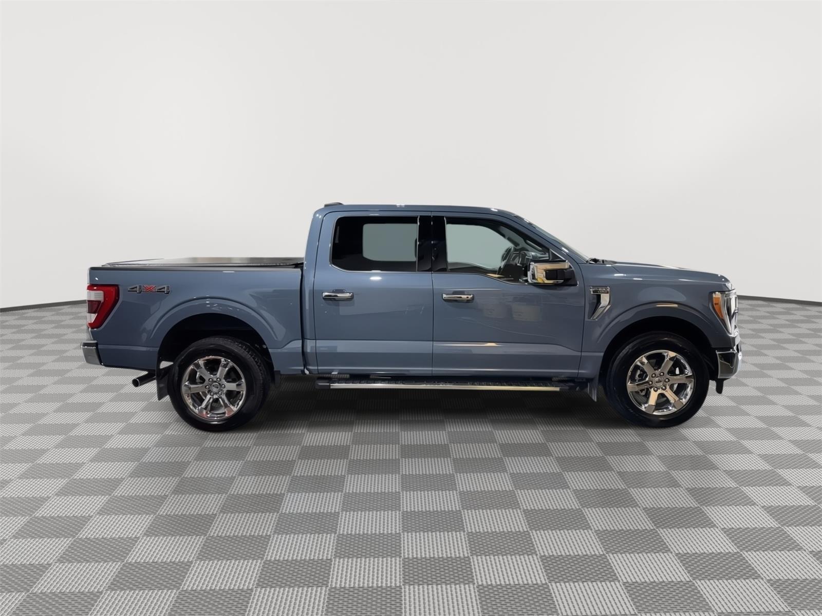 Vehicle photo 6