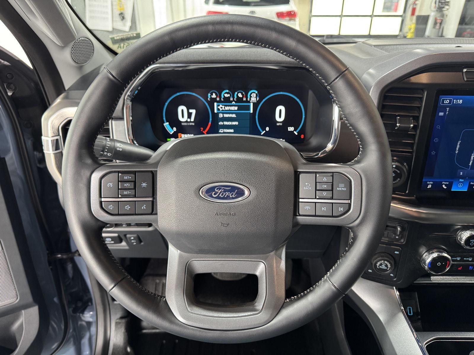 Vehicle photo 12