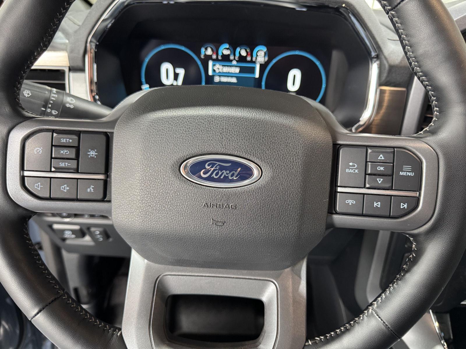Vehicle photo 13