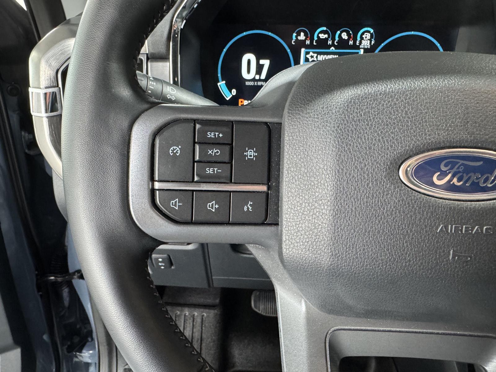Vehicle photo 14