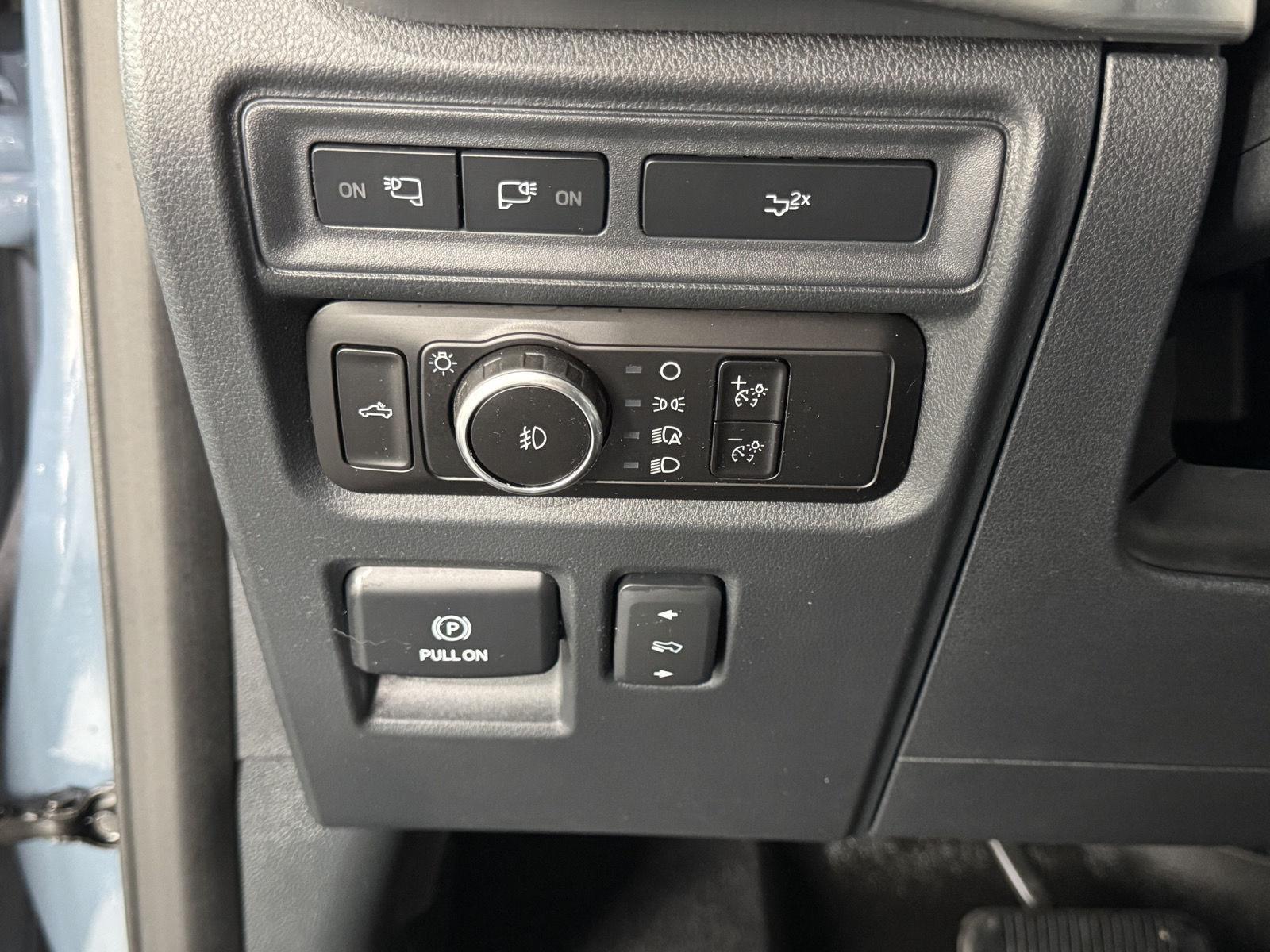 Vehicle photo 16