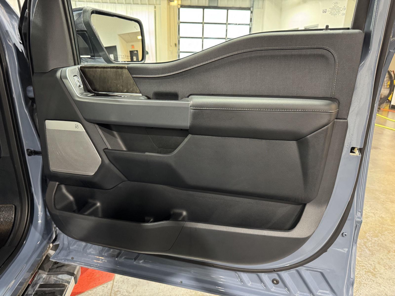Vehicle photo 22