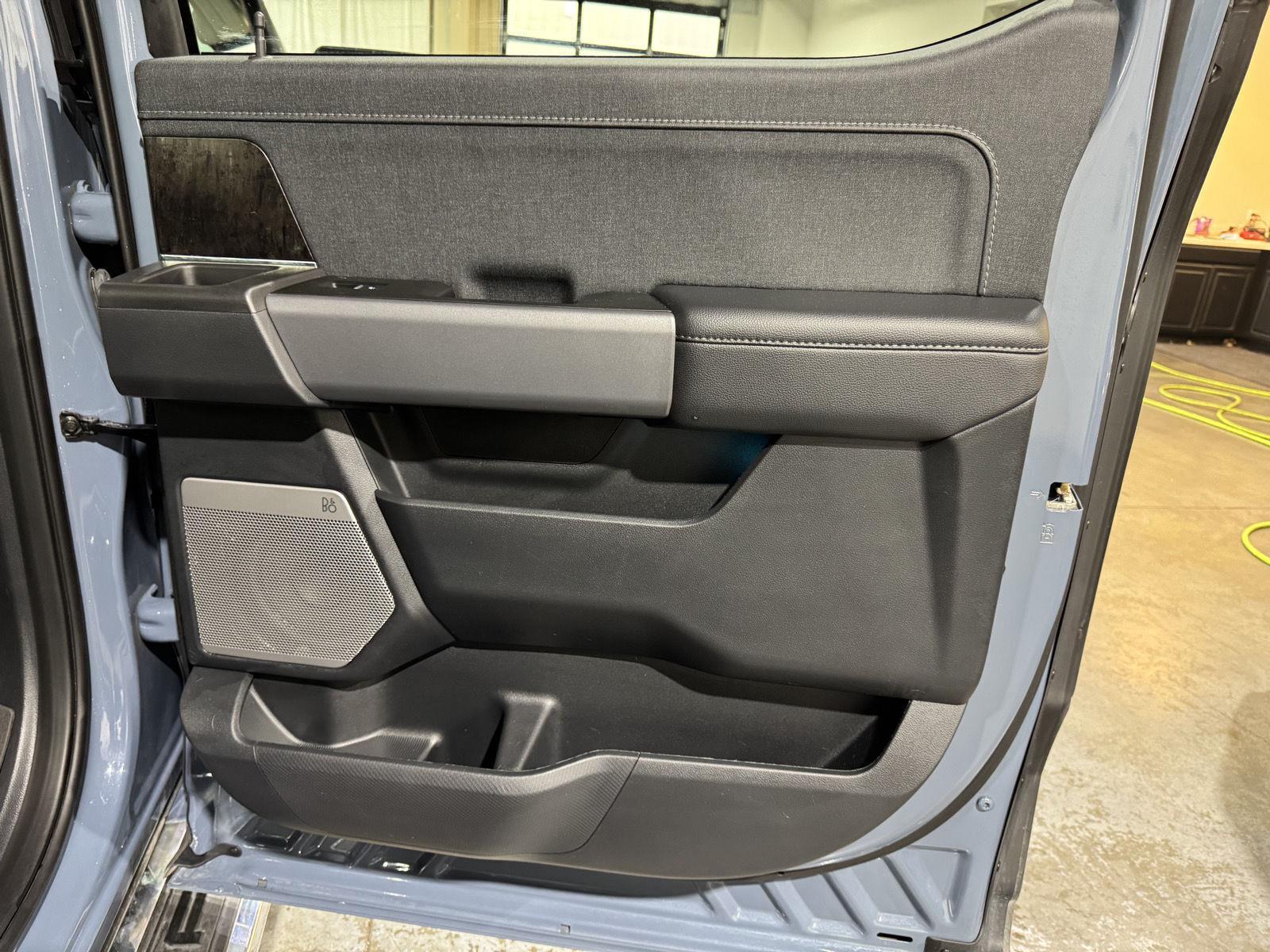 Vehicle photo 24