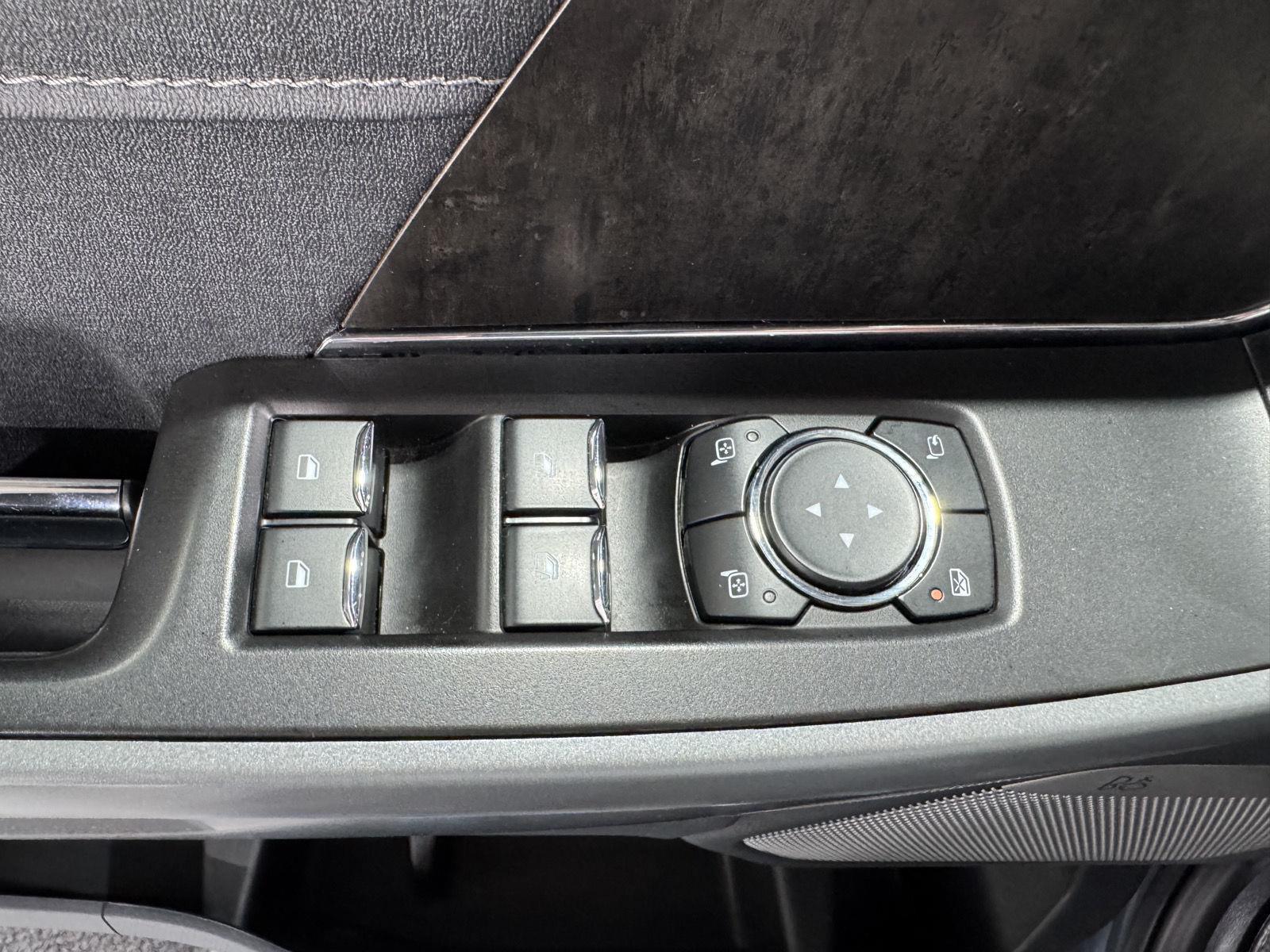 Vehicle photo 36