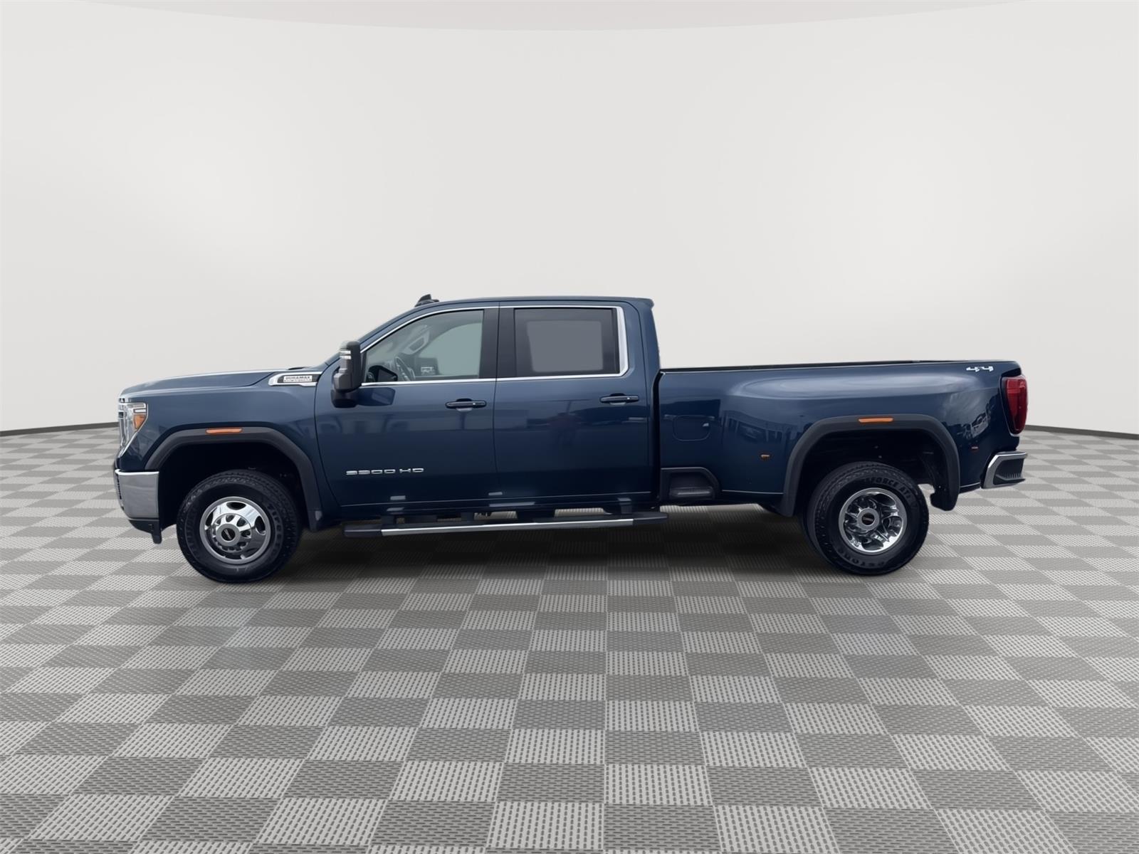 Vehicle photo 2
