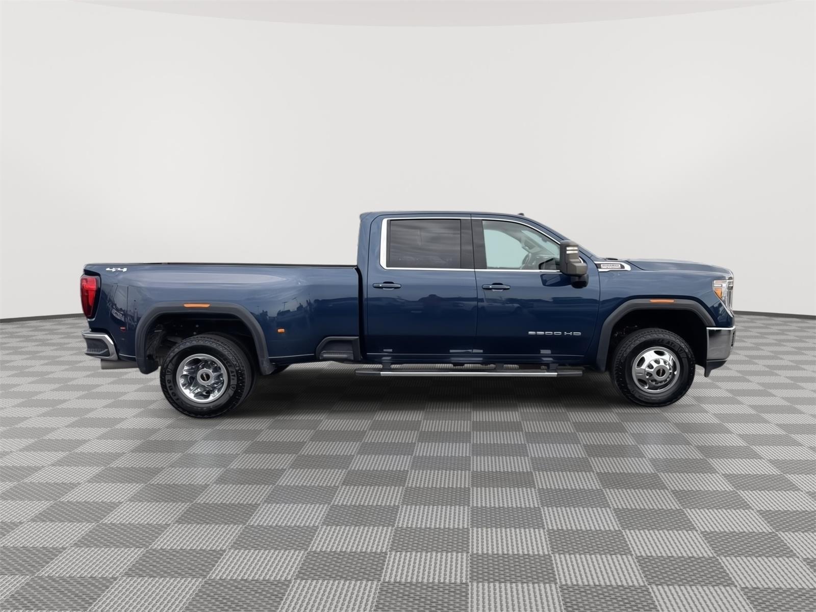Vehicle photo 6
