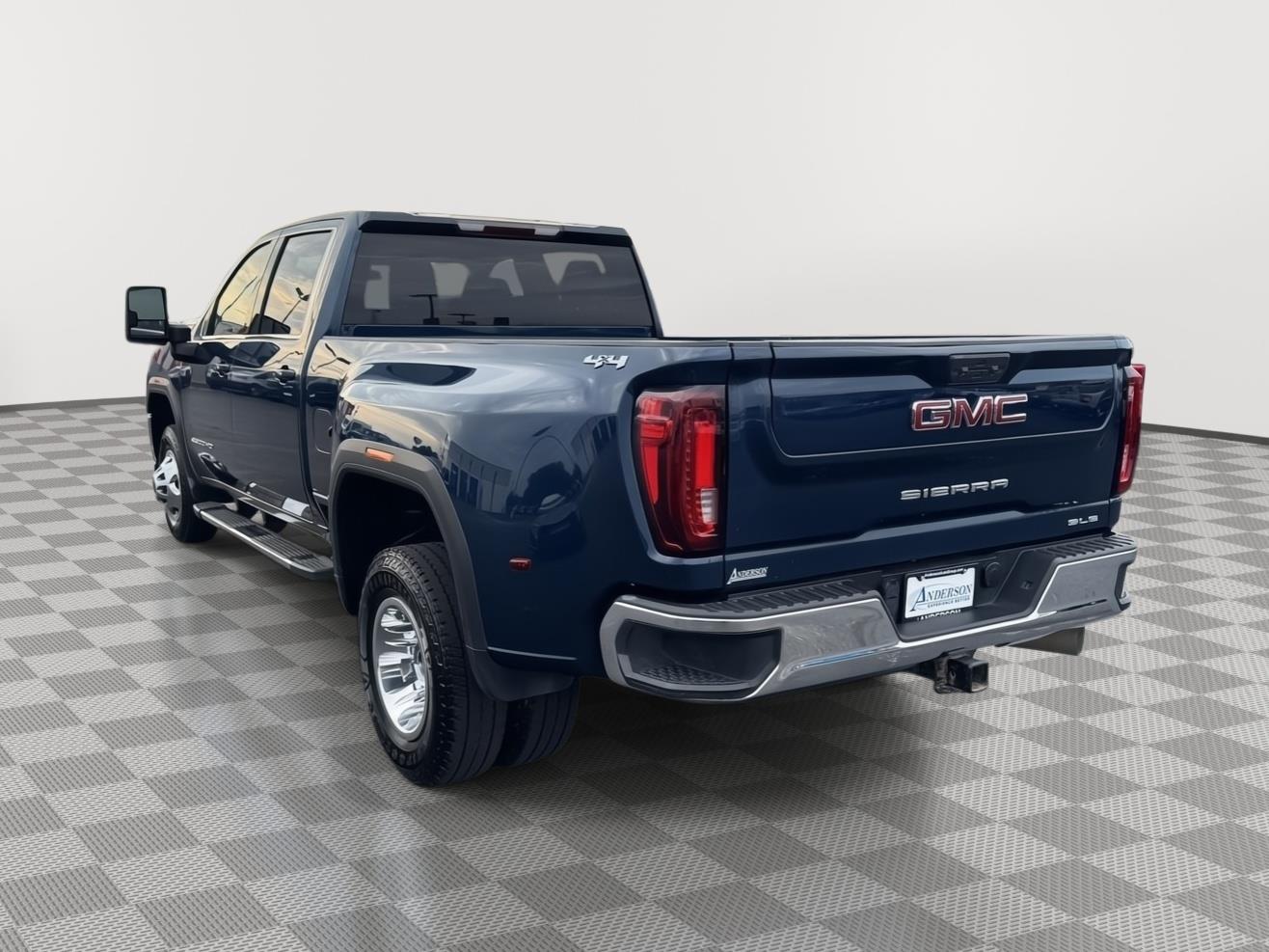 Vehicle photo 9