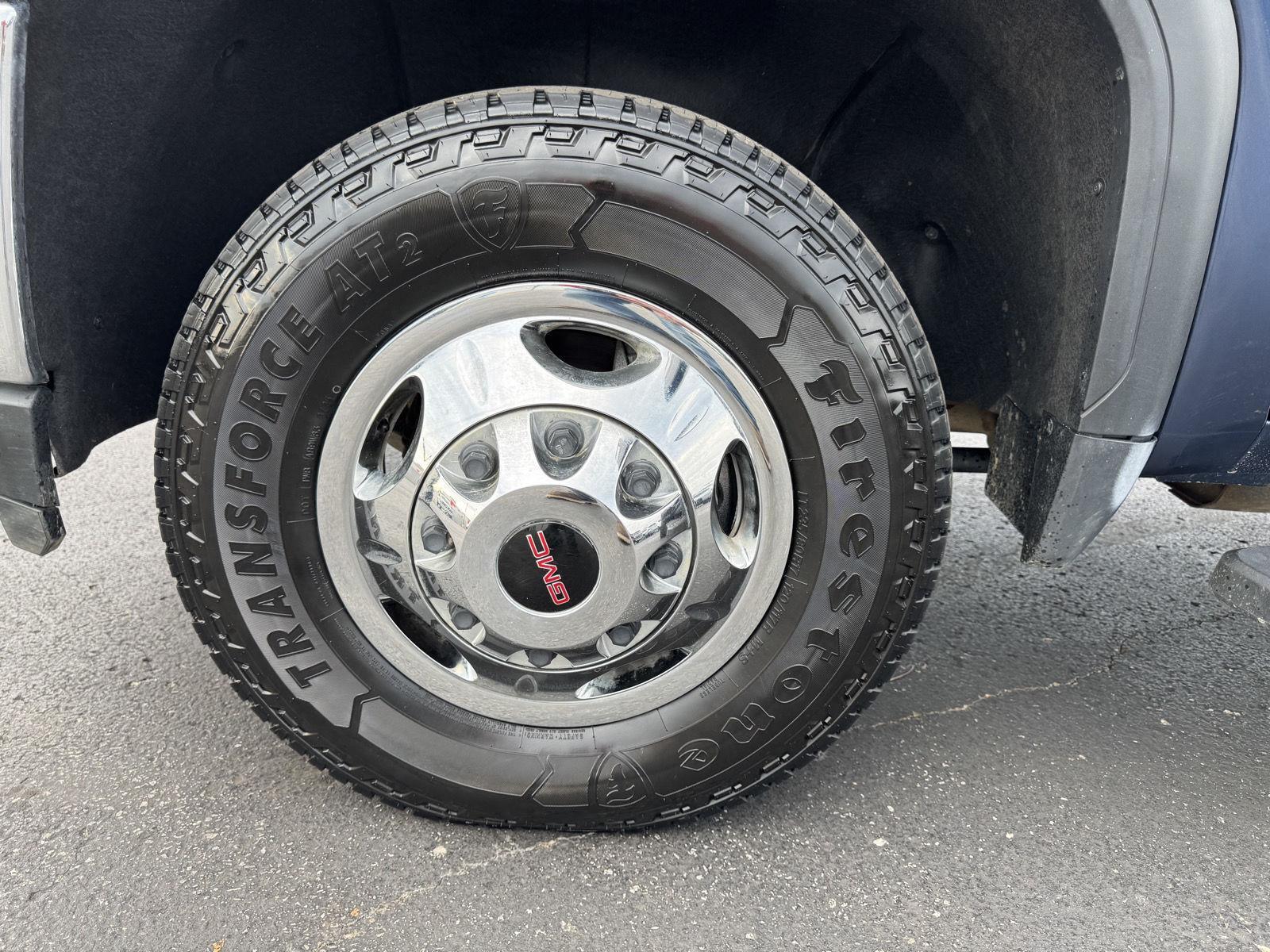 Vehicle photo 10
