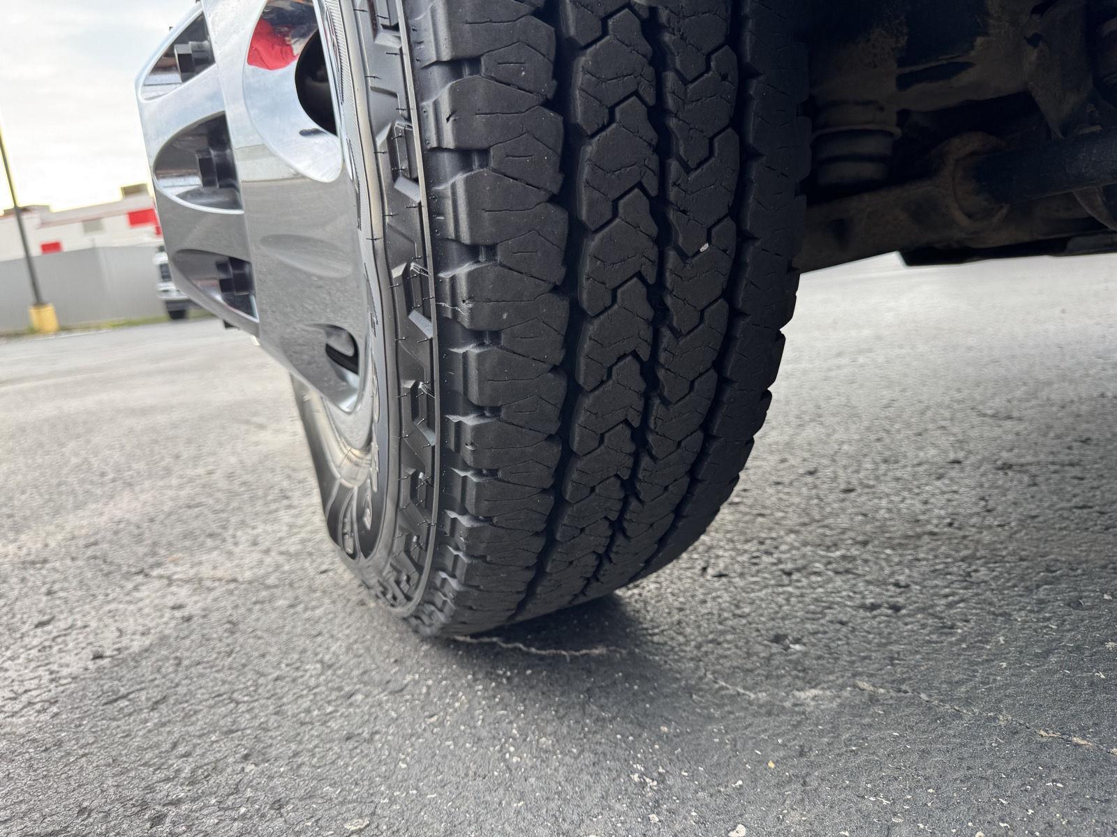 Vehicle photo 11