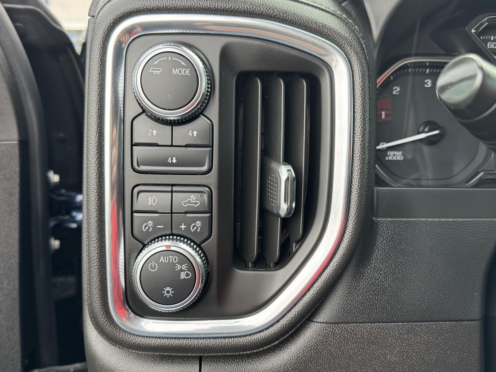 Vehicle photo 16