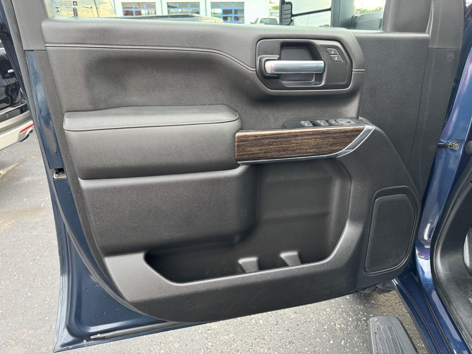 Vehicle photo 18