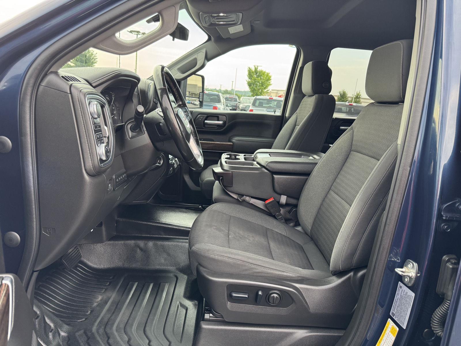 Vehicle photo 19